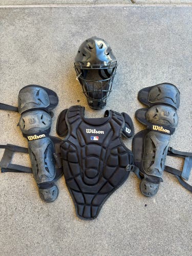 Youth Large Wilson Catcher's Set