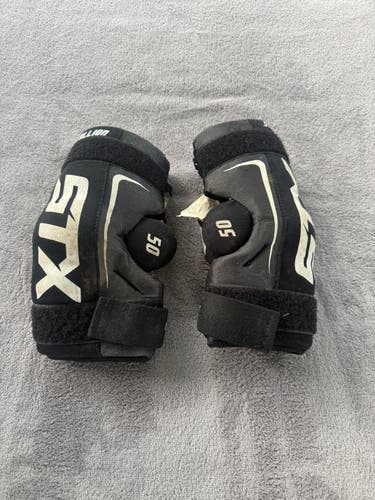 Medium Youth STX Stallion 50 Arm Pads (Used)