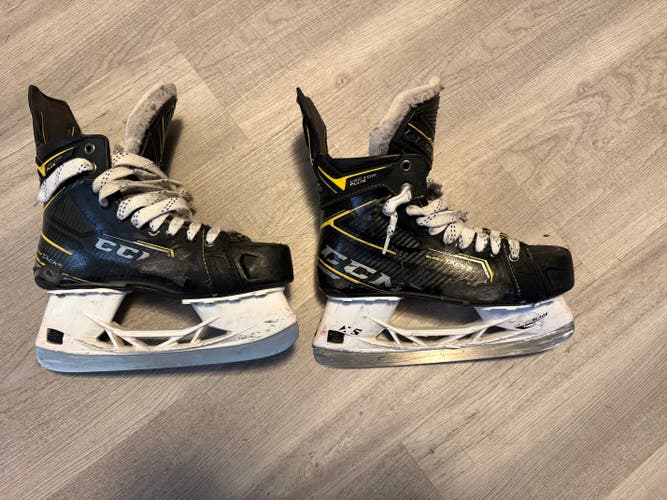 CCM Tacks Vector Plus Hockey Skates Regular Width 7 (Used)
