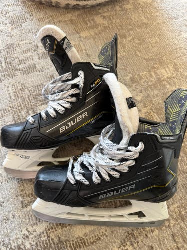 2024 Bauer Supreme M40 Hockey Skates Regular Width 8 (Used)