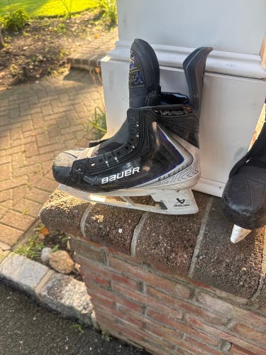 Black 2025 Bauer Vapor Flylite Hockey Skates 6.5 (Used)