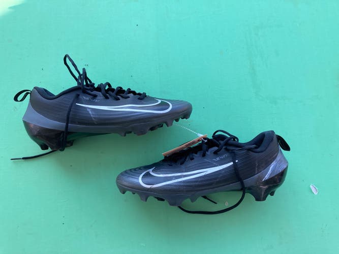 Black Men's Size M 11.0 (W 12.0) Adult Nike Low Top Footwear Molded Cleats (Used)