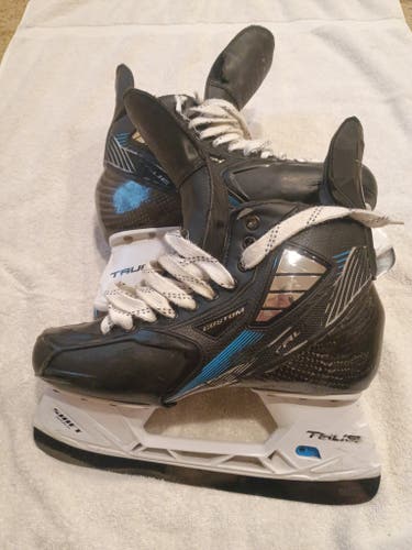 True Pro Custom Hockey Skates Regular Width 9 (Used)