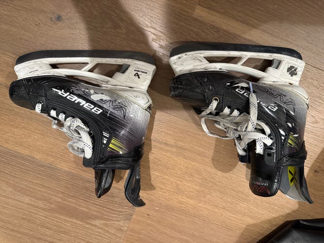 Bauer Vapor Hyperlite 2 Hockey Skates Size 4 (Used)