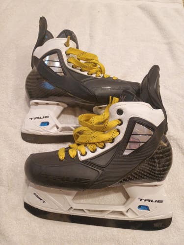 True Pro Custom Hockey Skates Regular Width Pro Stock 7 (Used)