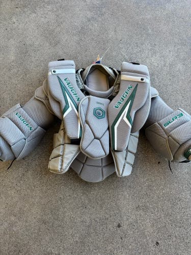 Senior Large Vaughn SLR3 Pro Carbon Goalie Chest Protector Pro Stock