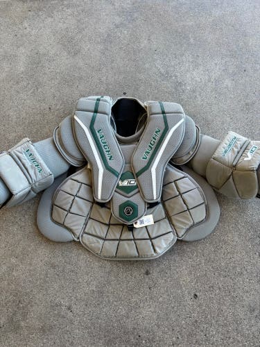 Senior Large Vaughn V10 Pro Carbon Goalie Chest Protector Pro Stock
