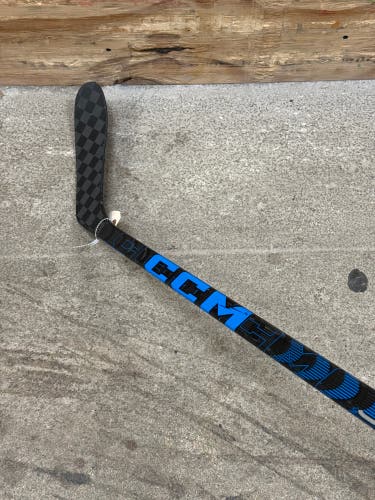 Youth CCM JetSpeed Hockey Stick Right Handed 30 Flex (Used)