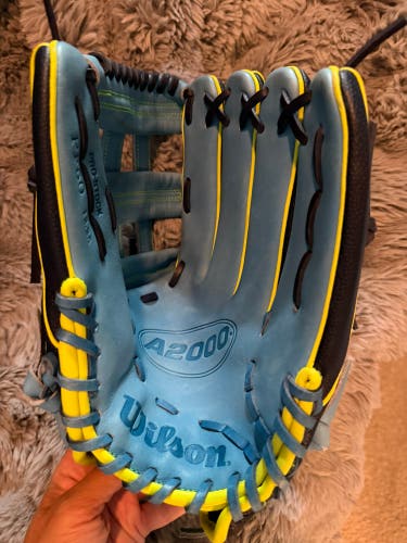 Wilson A2000 RH Baseball Glove 12.25" (New)