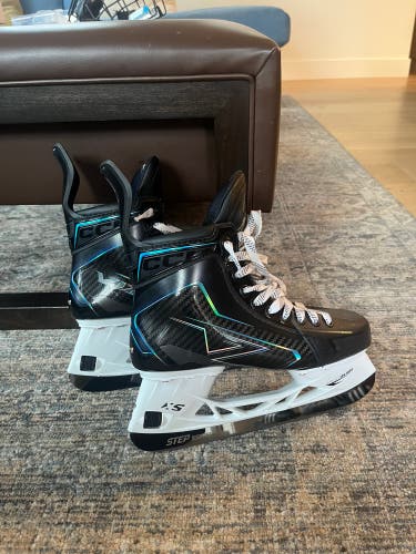 2026 CCM Vizion Hockey Skates Wide Width 7.5 (Used)