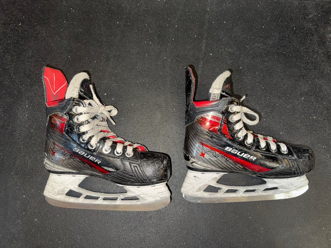 2023 Bauer Vapor X5 Pro Hockey Skates Regular Width 13.5 (Used)