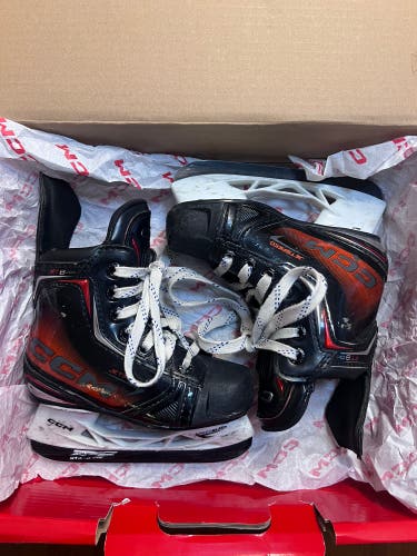 2025 CCM JetSpeed FT8 Pro Hockey Skates Regular Width 9 (Used)