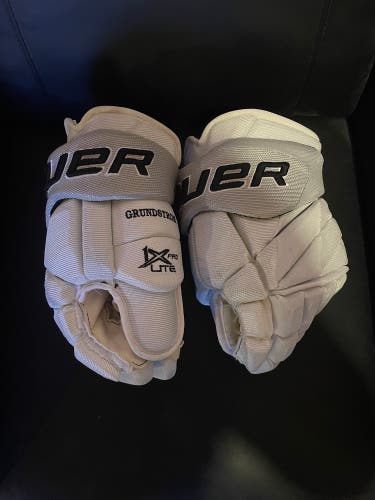 LA Kings Stadium Series White Bauer Vapor 1X Lite 14” Hockey Gloves Grundstrom