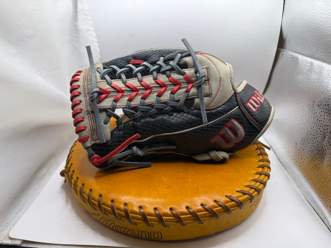 Outfield LH Wilson A2000 PF92 Baseball Glove 12.25" (Used)