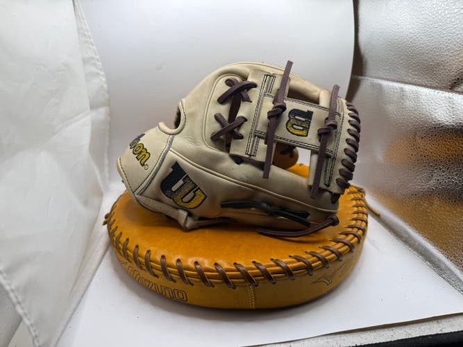 Infield RH Wilson A2000 1786 Baseball Glove 11.5" (Used)