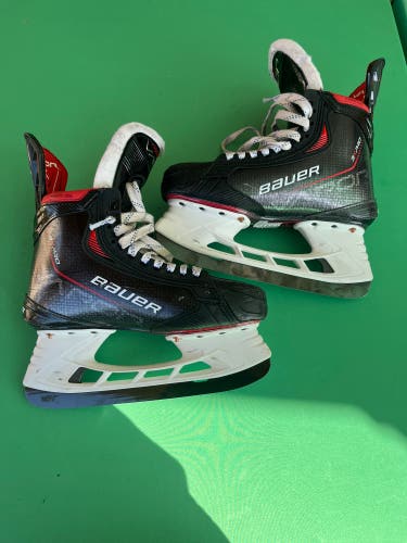 Senior Bauer Vapor 3X Pro Hockey Skates Size 6 (Used)