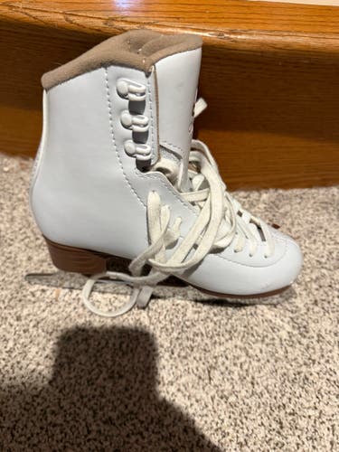 Jackson Ultima Figure Skates B Junior 3.5 (Used)