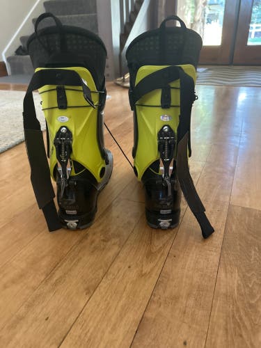 Mondo 27 & 27.5 Men's Dalbello Ski Boots (Used 3 times)