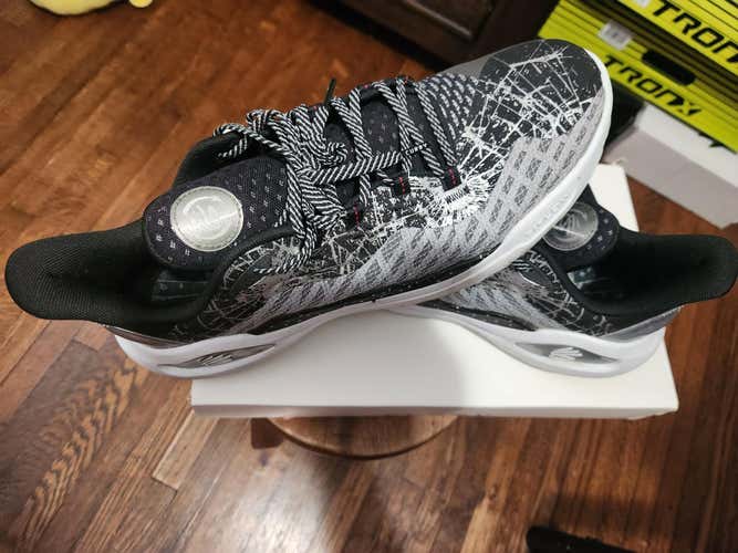 Men's Size 13.0 (W 14.0) Under Armour Shoes (Used)