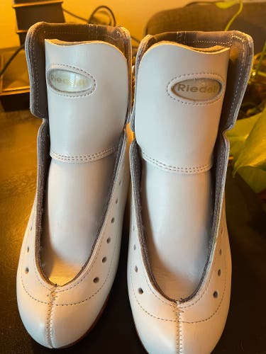 Riedell Figure Skates B Junior 2 (New)