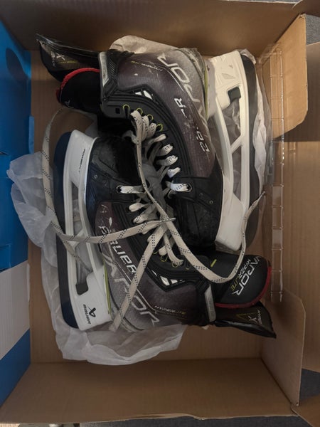2021 Bauer Vapor Hyperlite Hockey Skates 8 (Used)