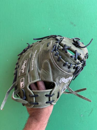 Green Rawlings Heart of the Hide RH Catcher's Baseball Glove 34"