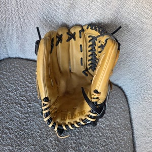Wilson LH Infield A2000 D33 Baseball Glove 11.75" (Used)