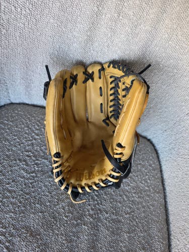 Wilson LH Infield A2000 D33 Baseball Glove 11.75" (Used)