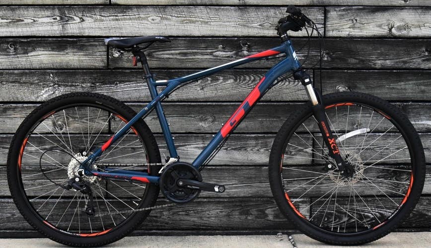 GT AGRESSOR PRO MOUNTAIN BIKE SIZE LARGE, 19", 24 SPEED, ALUM, FRONT SUSPENSION