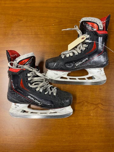 Intermediate Bauer Vapor 3X Pro Hockey Skates Size 5 (Used)