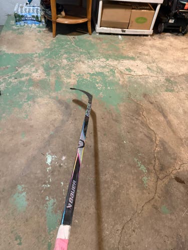 Intermediate Bauer Proto2 Right Handed Hockey Stick P28 65 Flex (Used like new)