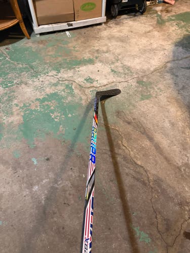 Intermediate Bauer Nexus Tracer Right Handed Hockey Stick P28 65 Flex (Used like new)