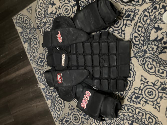 Large 1999 Simmons 9500 Goalie Chest Protector (Used)