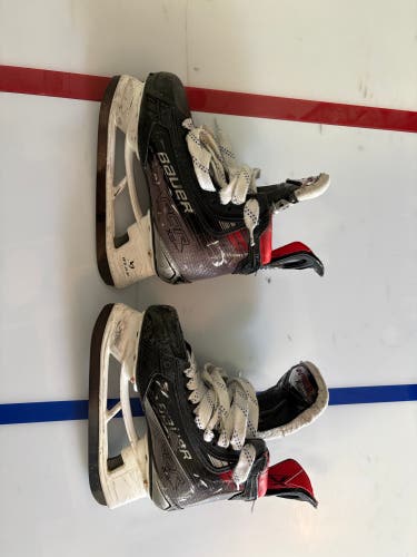 2023 Bauer Vapor X5 Pro Hockey Skates Regular Width Pro Stock Size 4 (Used)