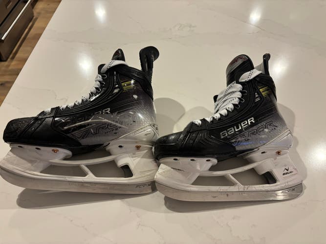 Black/Gray 2023 Bauer Vapor Hyperlite 2 Hockey Skates Regular Width Size 4 (Used)