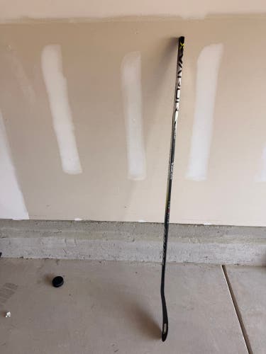 Senior Bauer Vapor Hyperlite 2 Left Hand Hockey Stick P28 65 Flex (Used)