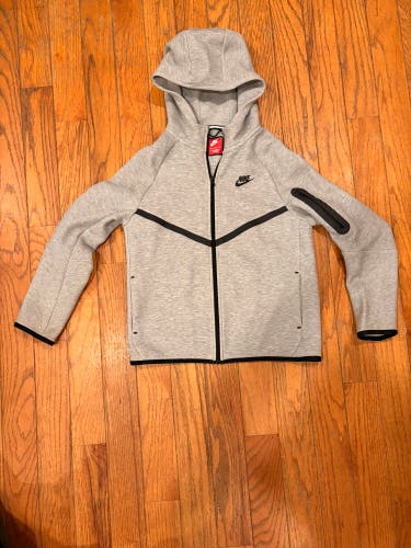 Gray XL Boys Nike Jersey (Used)