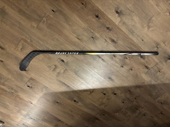 Junior Bauer Vapor Hyperlite Left Hand Hockey Stick P28 40 Flex (Used)