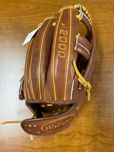 Brown Wilson A2000 DP15 RH Baseball Glove 11.75" (Used)