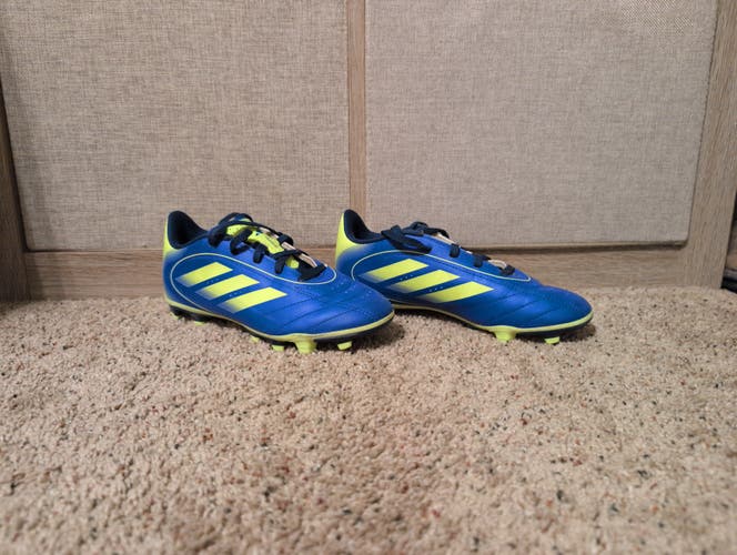 Blue Men's 2.5Y (Big Kids / Youth) Adidas Goletto Cleats (Used)