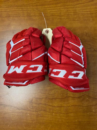 Red Junior CCM JetSpeed FT390 Gloves 11" (Used)