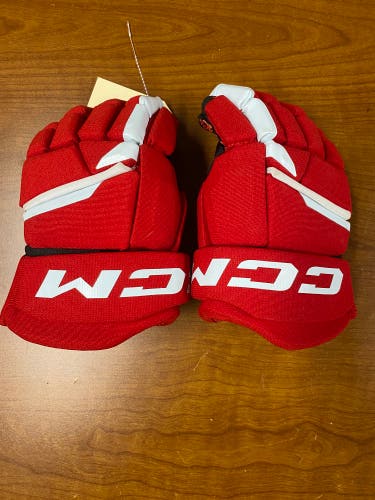 Red Junior CCM Next Gloves 11" (Used)