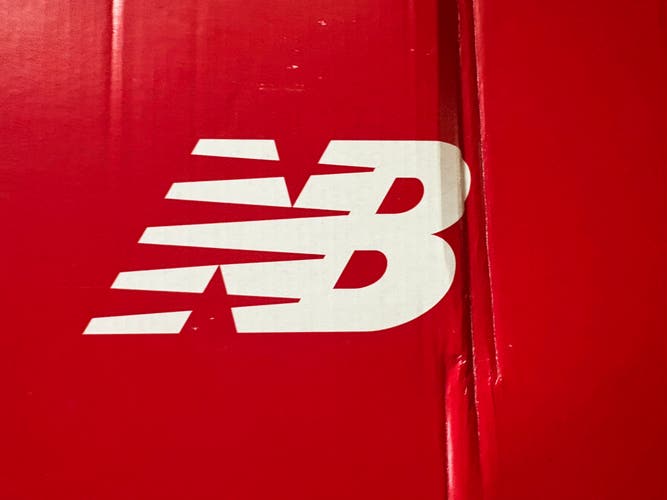 White Women's Size M 8.0 (W 9.0) New Balance Low Top Molded Cleats (New)