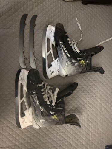 Bauer Vapor Hyperlite 2 Hockey Skates Size 5 - 2 sets of fly ti steel (Used)