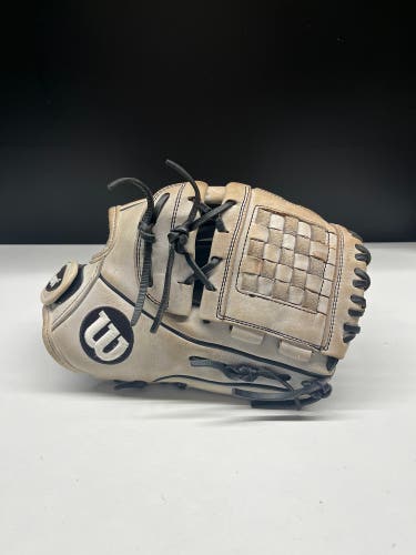 Wilson A2000 RH Softball Glove 12" (Used)