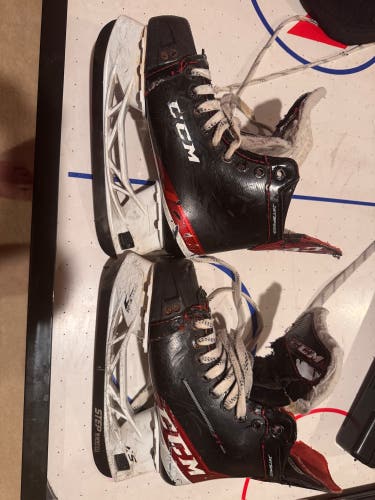 CCM JetSpeed FT485 hockey skates, Size 3, in good used condition