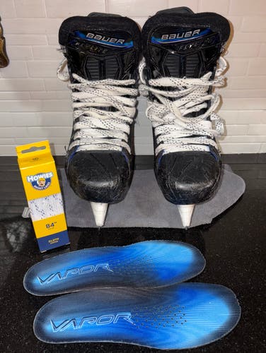 2025 Bauer Vapor Flylite Hockey Skates Size 3 (Used)