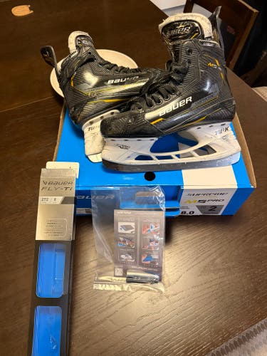 Black/Yellow 2022 Bauer Supreme M5 Pro Hockey Skates 8 (Used)