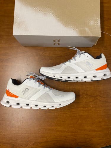 White Men's Adult Size M 12.0 OnCloud CloudRunner (Used)