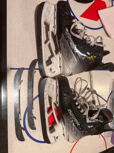Bauer Vapor Hyperlite 2 Hockey Skates Size 4 Regular + 2 Sets FLY-TI Steel